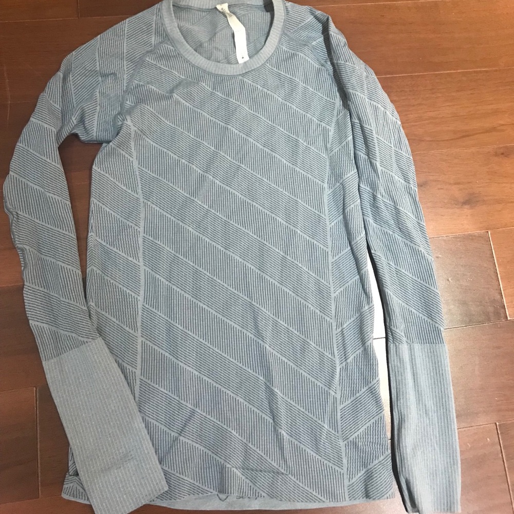 Lululemon “swiftly tech” top
